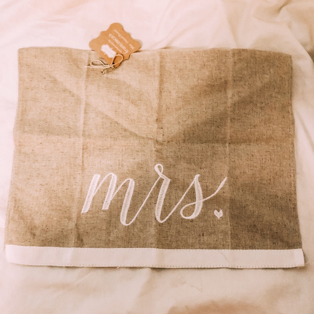NWT Hand Towel 🌟